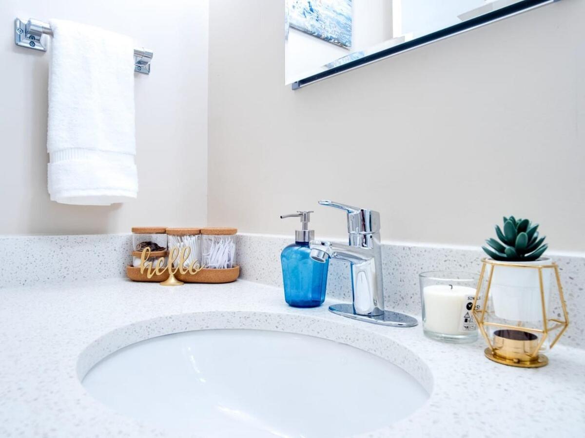 Gorgeous 2Br Condo W Parking Patio Coffee! Κάλγκαρι Εξωτερικό φωτογραφία