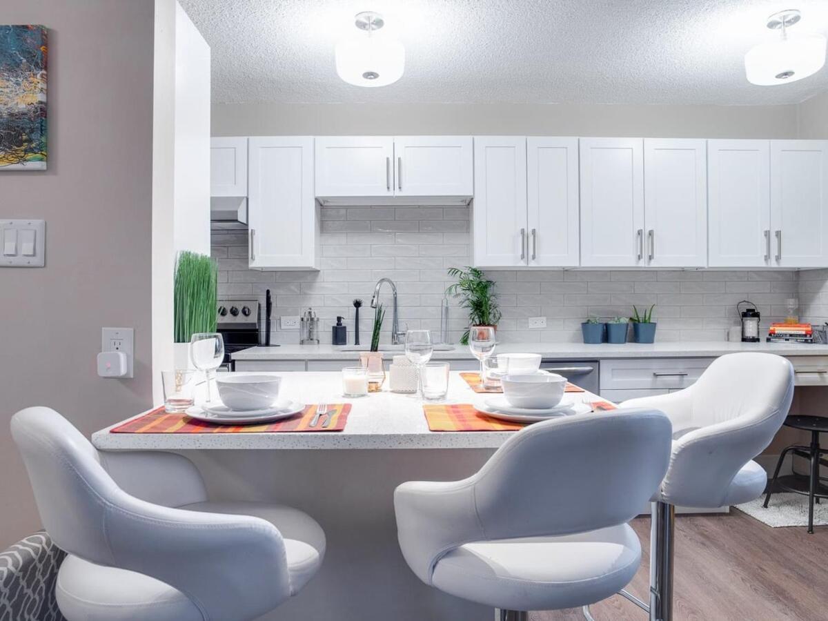 Gorgeous 2Br Condo W Parking Patio Coffee! Κάλγκαρι Εξωτερικό φωτογραφία